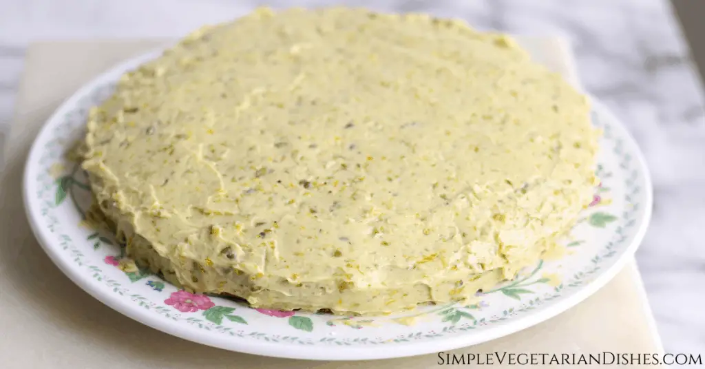 creme au beurre spread over whole cake