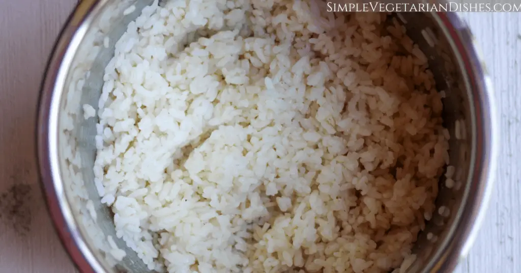 sushi rice with rice vinegar, sugar and salt in instant pot