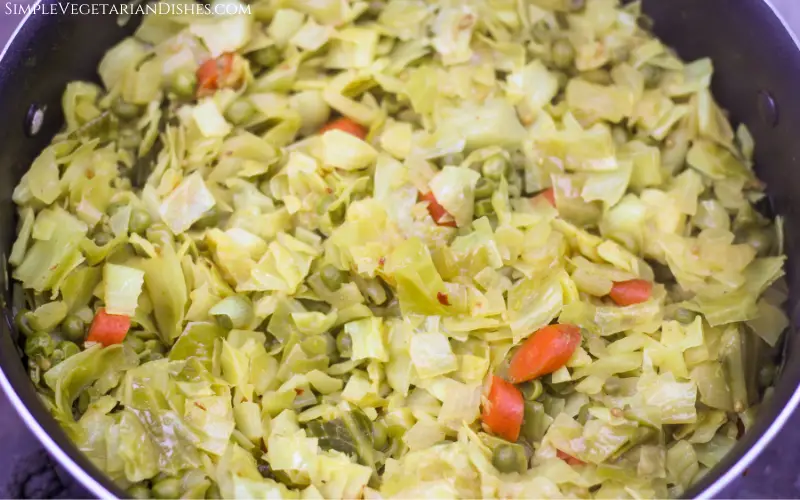 cabbage curry in dutch oven